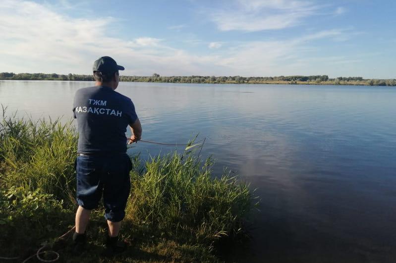 Atyraý oblysynda eki bala sýǵa batyp ketti