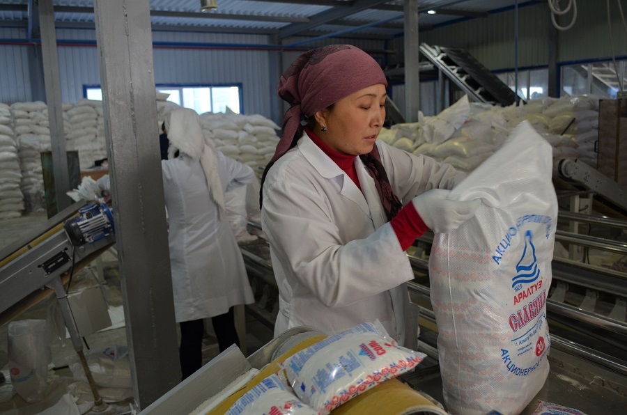 «Araltuzdyqtardyń» aryzy jerde qalmady - jalaqy ósedi