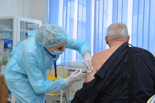 Kompanııa qyzmetkerleriniń 90%-y vaksına saldyrdy