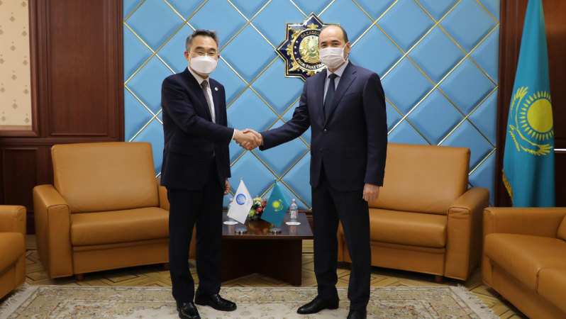 Ǵızat Nurdáýletov Halyqaralyq prokýrorlar qaýymdastyǵynyń prezıdentimen kezdesti