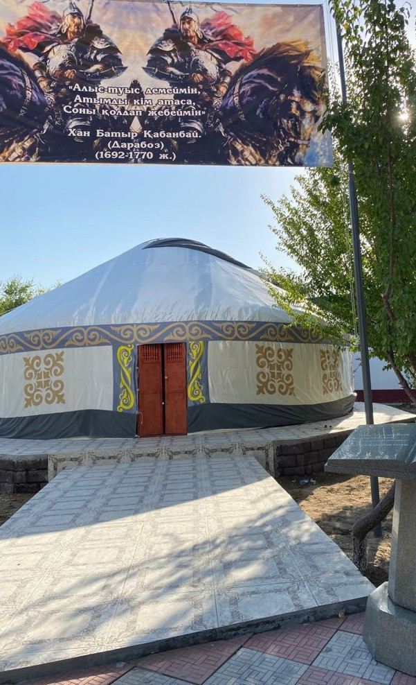 Batyr ordasy boı kóterdi