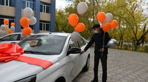 Vaksına saldyryp, avtokólik utty