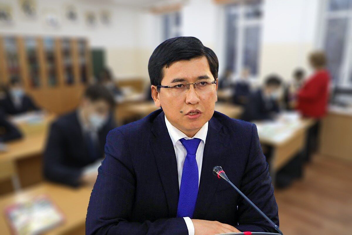 Ashat Aımaǵambetov ustazdardy kásibı merekemen quttyqtady