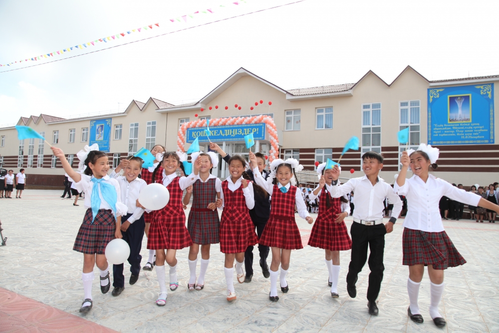 Úzdik aýyl mektepteri marapattaldy