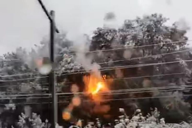 Almatyda temirjol boıyndaǵy elektr symdary órtendi