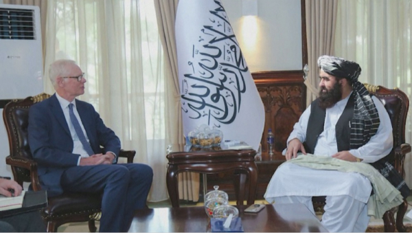 Brıtanııanyń arnaıy ókili táliptermen kezdesti