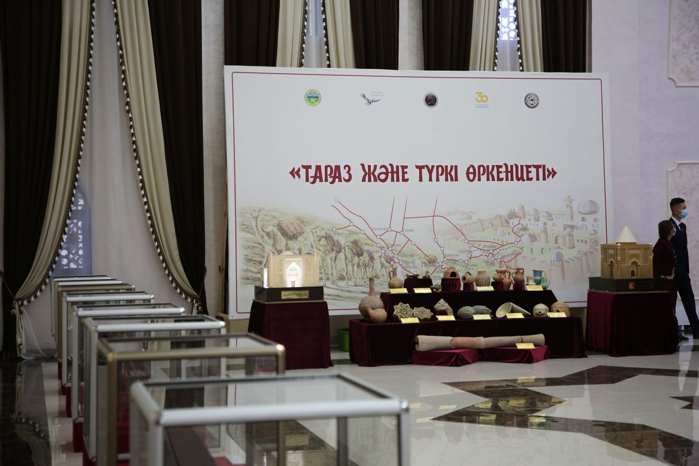 Taraz jáne Túrki tarıhyna arnalǵan taǵylymdy jıyn