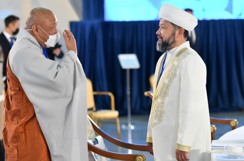 Jahandyq órkenıetter men dinderdiń teń dıalogy