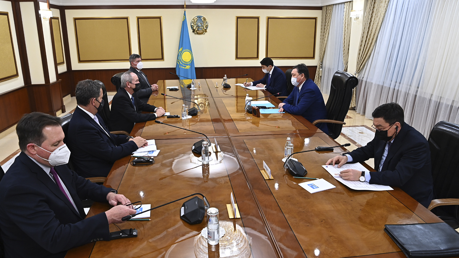 Asqar Mamın Chevron basshylyǵymen kezdesti