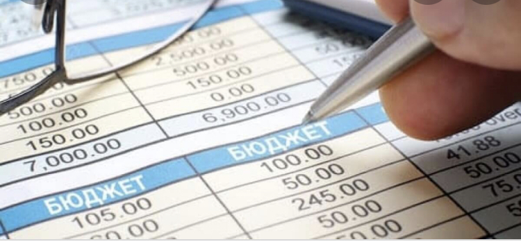 Qomaqty qarjyny ıgere almaı otyrǵan mınıstrlikter ataldy