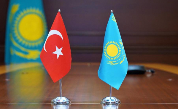 Beıbit Atamqulov Túrkııanyń Qazaqstandaǵy Elshisimen kezdesti