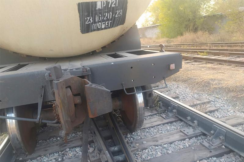 Almatyda janarmaı sısternalary relsten shyǵyp ketti