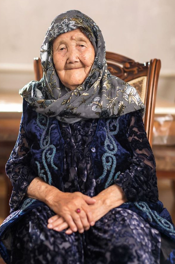 Meıirban ájemiz máńgi júregimizde