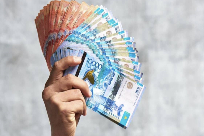 Shymkentte bóten adamnyń atynan onlaın nesıe alǵan alaıaq ustaldy