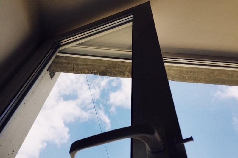 Almatyda oqýshy 11 qabattan sekirip ketti