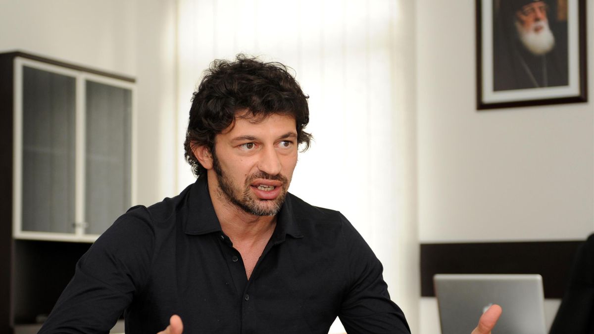 Eks fýtbolshy saılaýda jeńiske jetti