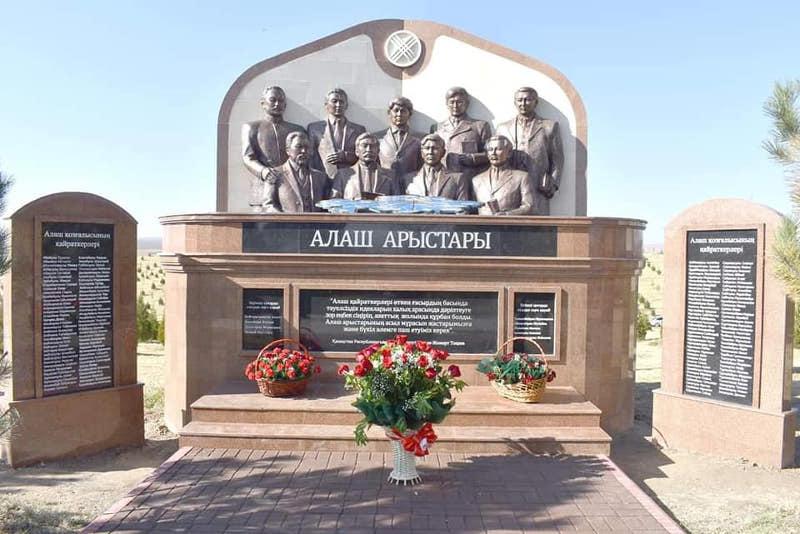Túrkistan oblysynda Alash arystary men Qajymuqanǵa eskertkish ornatyldy