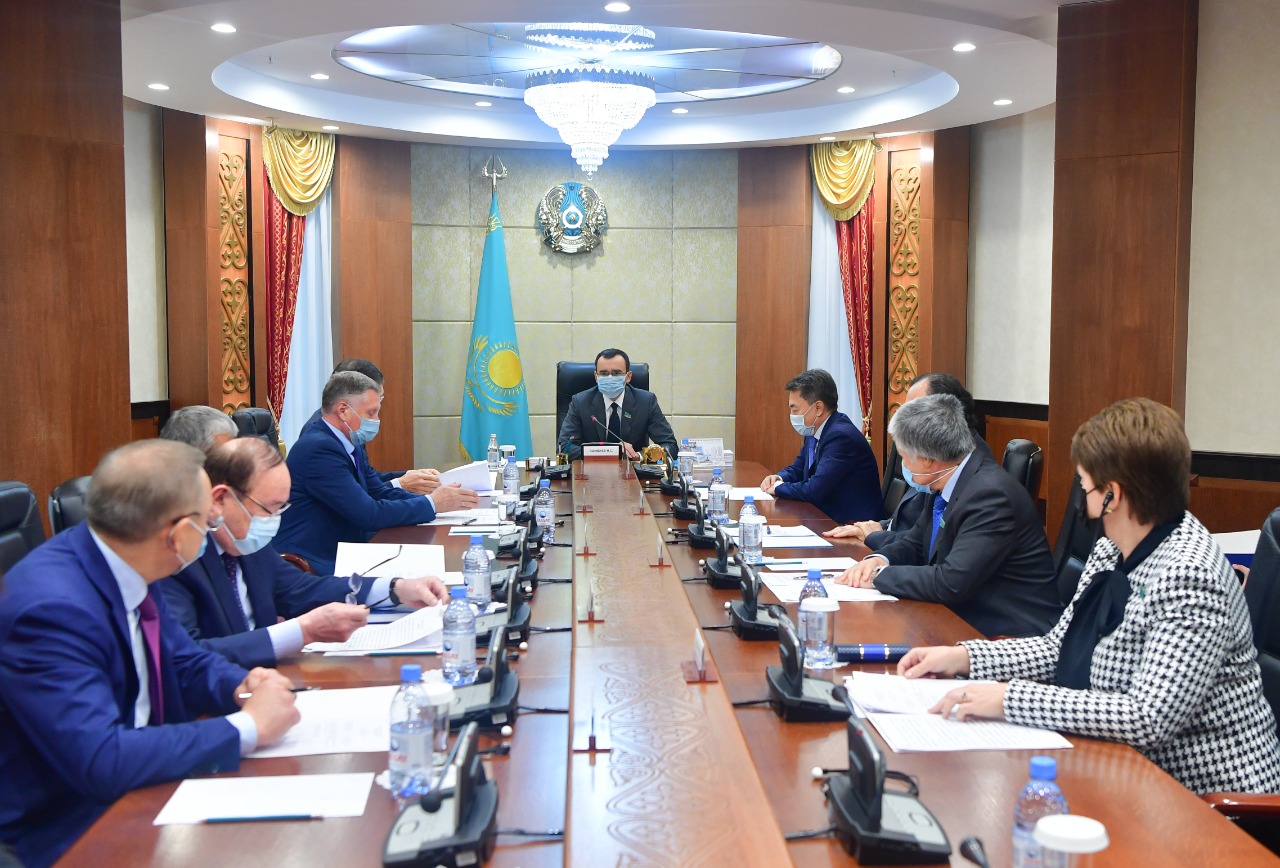 Senatorlar terrorızmdi qarjylandyrýǵa qarsy zań jobasyn qaraıdy