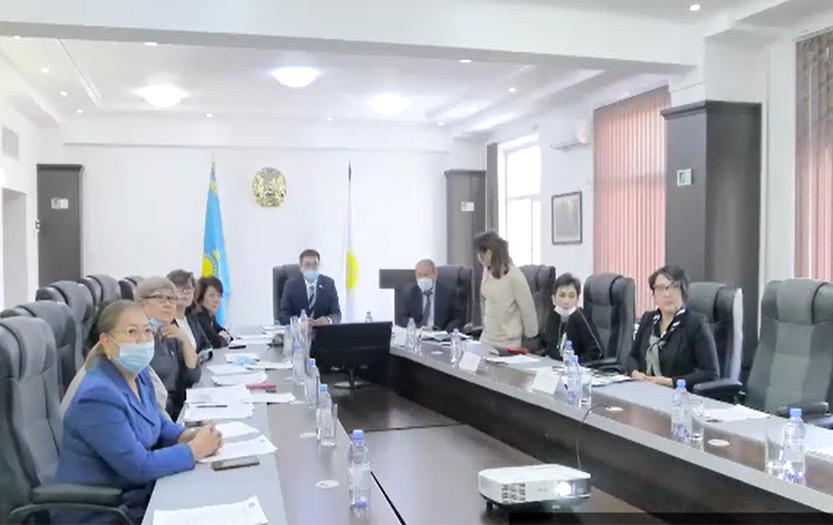 Pedagog kadrlardy daıarlaý máselesi talqylandy