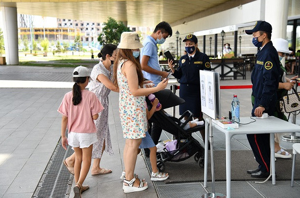 Balalar men jasóspirimderge de vaksına salynady
