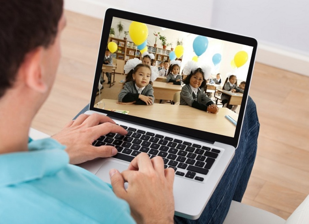 Qazaqstanda qashyqtan bilim berý tártibi ózgeredi