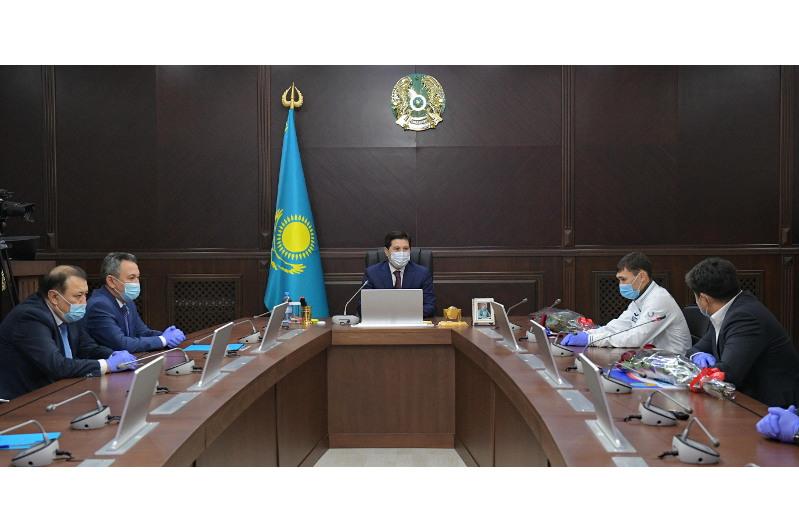 Álem chempıonatynyń kúmis júldegeri Serik Temirjanovqa Pavlodardan páter berildi