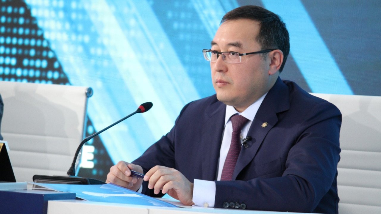 Marat Sultanǵazıev azamattyq qoǵam ókilderimen kezdesedi