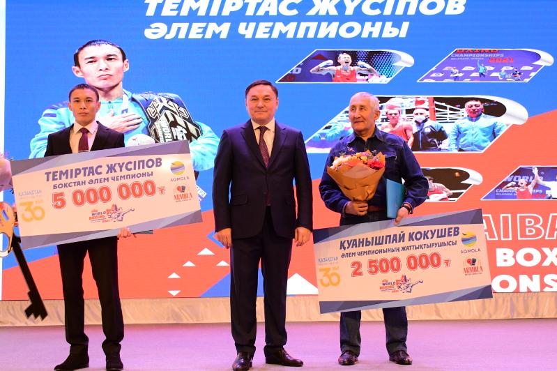 Bokstan álem chempıony Temirtas Júsipovke páter berildi