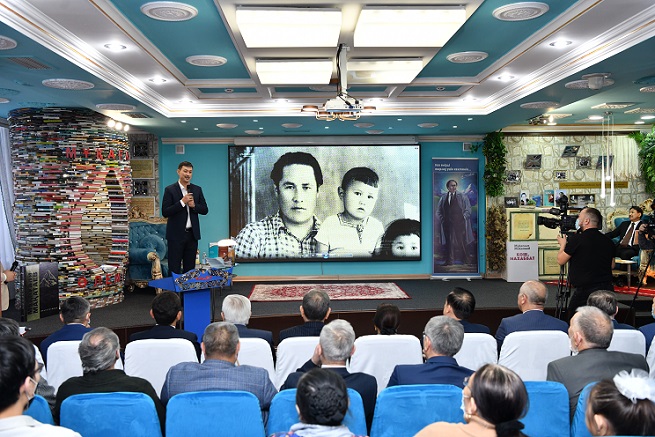 Muqaǵalıdyń májilis zaly