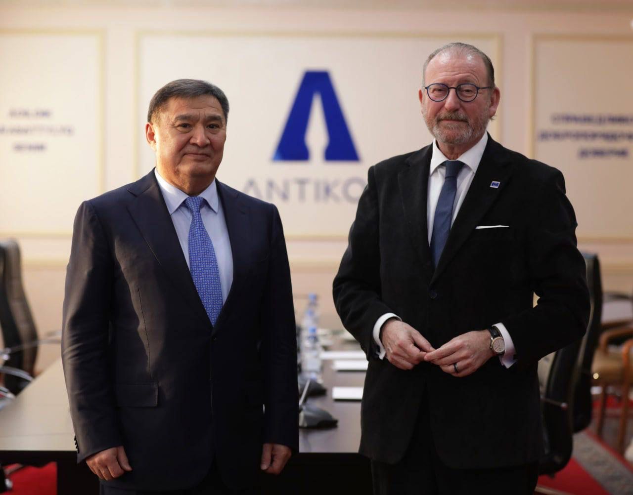 Sybaılas jemqorlyqqa qarsy qyzmet basshysy EKPA tóraǵasymen kezdesti