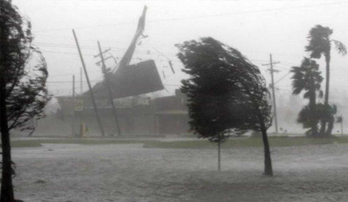 Tarazdaǵy joıqyn jel jıyrmaǵa jýyq ǵımarattyń shatyryn ushyrdy