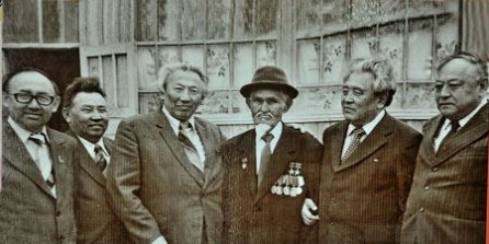 Týǵan jerge yrystan qazyq qaqqan