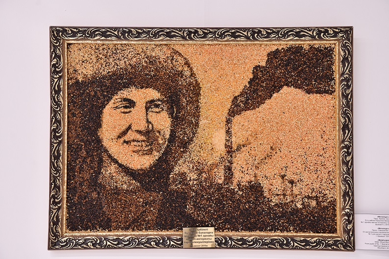 Elbasy tulǵasy – qylqalam ushynda