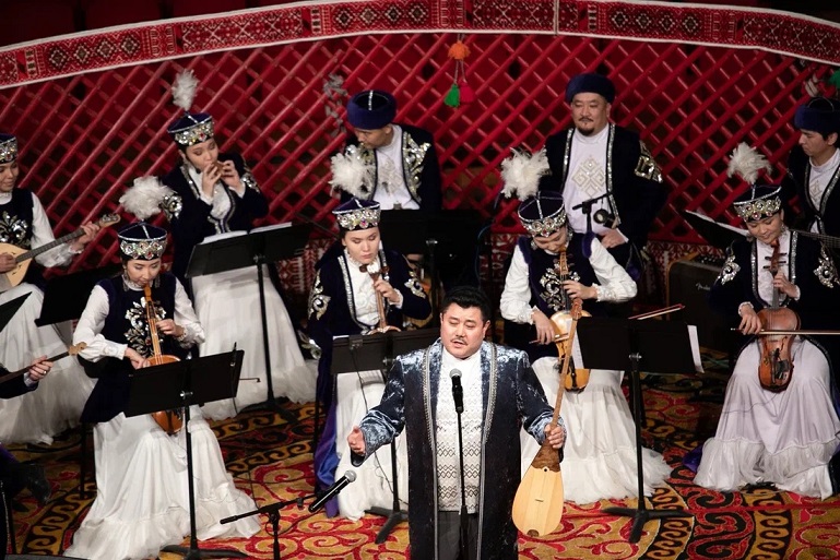 Kóńil tolqytqan kesh