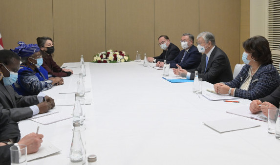 Toqaev DSU-nyń bas dırektoryn Qazaqstanǵa shaqyrdy