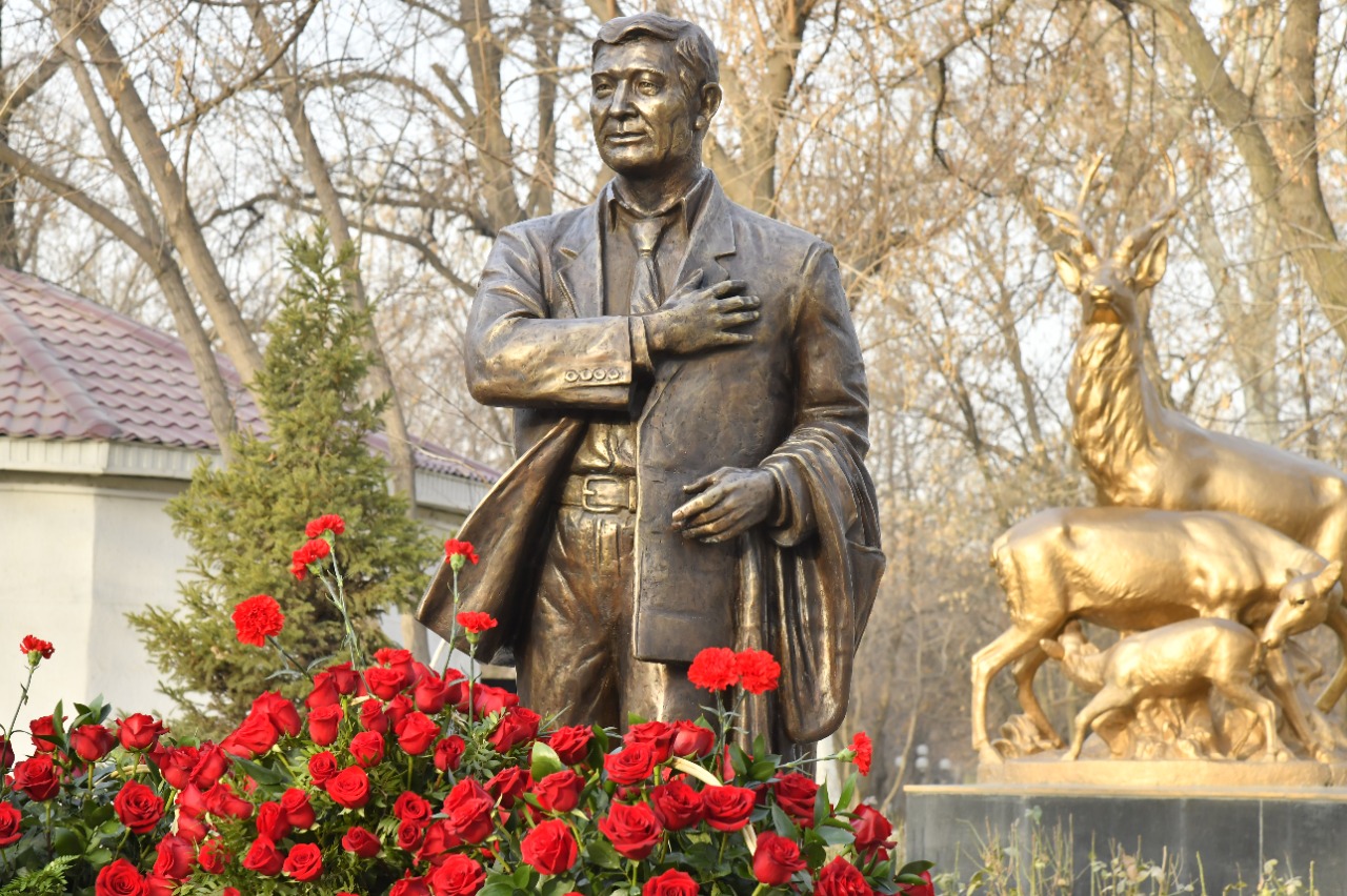 Shymkentte О́zbekáli Jánibekovke kompozısııalyq músin ornatyldy