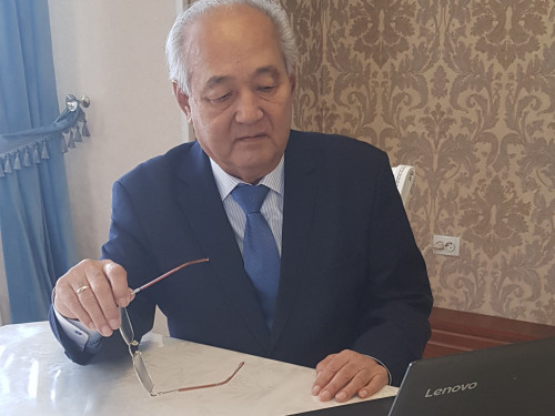 Aýdarmashy-jýrnalıst Esenqul SAFÝANI: Mańyzdy qujatty qabyldaý ońaı bolǵan joq