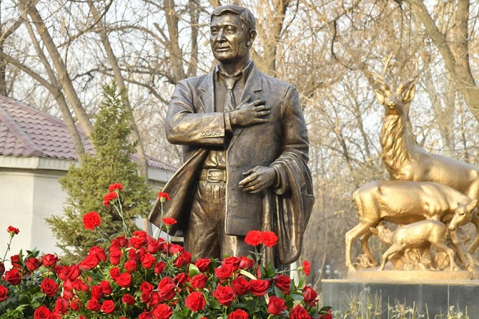 Tulǵaǵa qurmet – tarıhqa qurmet