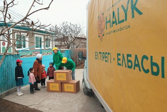 Azyq-túlik sebetterin aldy