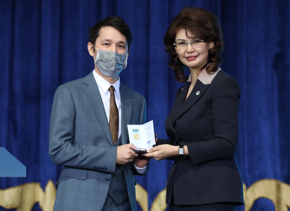 Birqatar qazaqstandyqtarǵa «Halyq alǵysy» medali tabystaldy