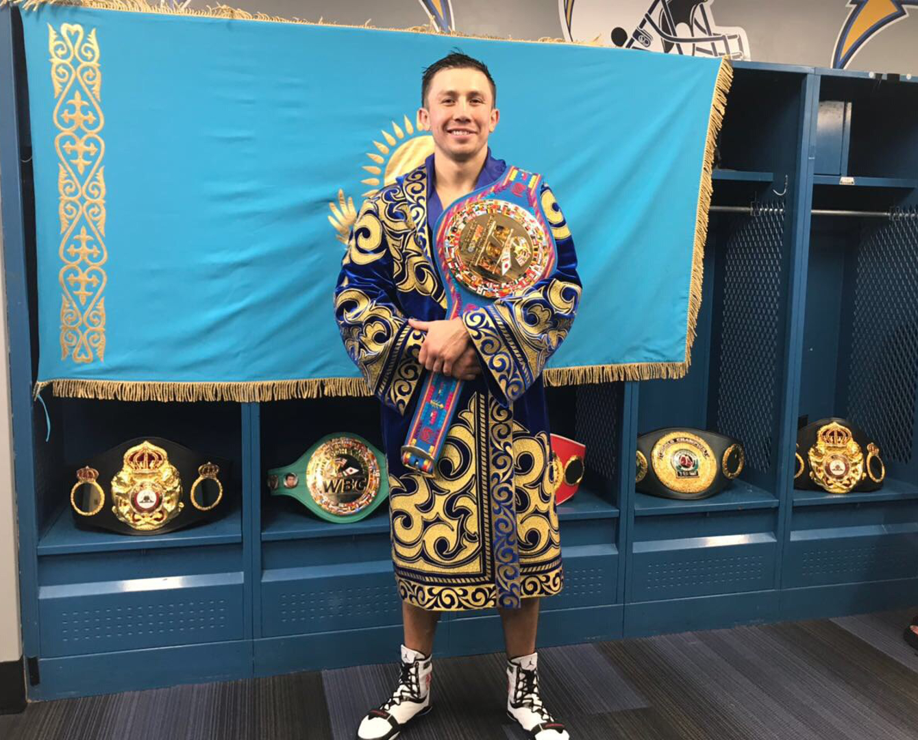 Gennadıı Golovkın qazaqstandyqtardy Táýelsizdik merekesimen quttyqtady