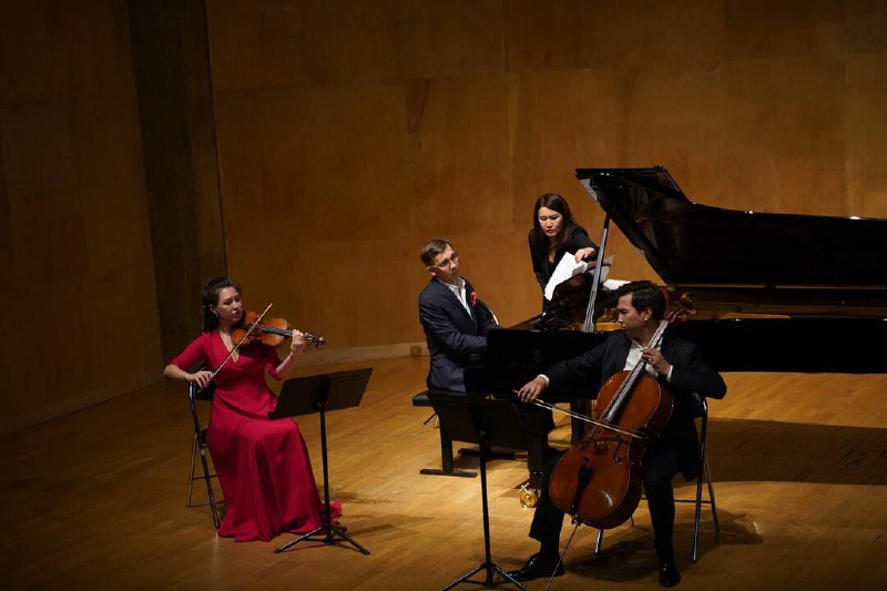 Parıjde Qazaqstannyń Táýelsizdik kúnine arnalǵan konsert ótti