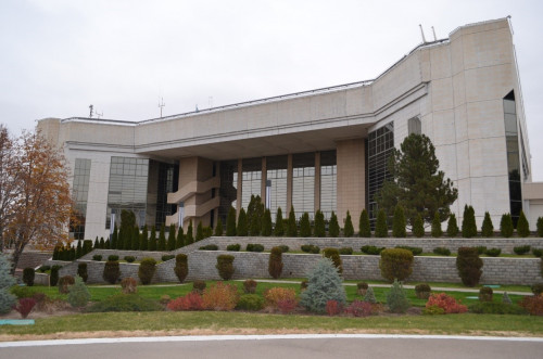 Almatyda tarıhı eskertkishtiń qasbetin qaıta jóndeý bastaldy