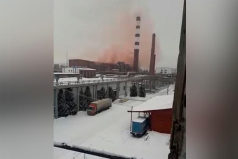 Ekologııa mınıstri О́skemendegi qyzǵylt tútinge qatysty túsinik berdi