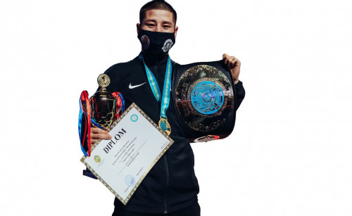 Úzdik shyqqan boksshylar el namysyn qorǵaıdy