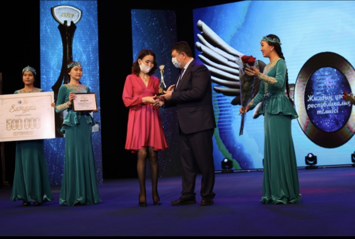 «Egemen Qazaqstan» qyzmetkeri jyldyń úzdik tilshisi atandy