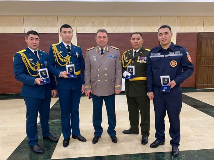 Qaýipten qoryqpaǵan qutqarýshylar