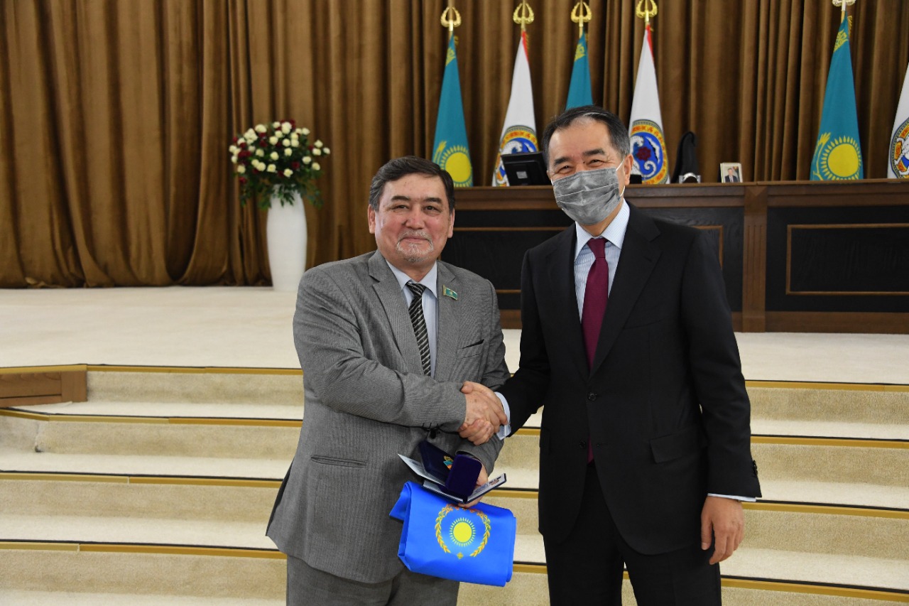 Kórnekti qalamger qurmetti depýtat atandy