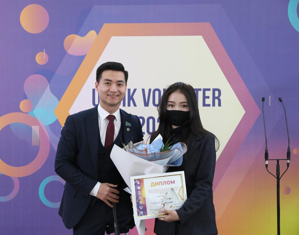 Almatyda úzdik eriktiler marapattaldy