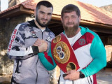 Kadyrov sportshylarǵa aqsha men avtokólik taratty